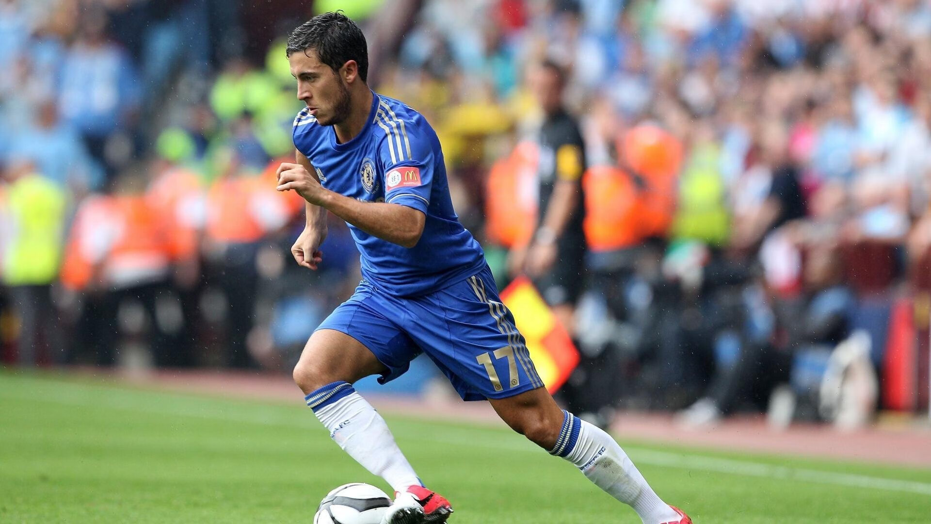 林丹推广课上亲自为小选手做热身,林丹训练视频