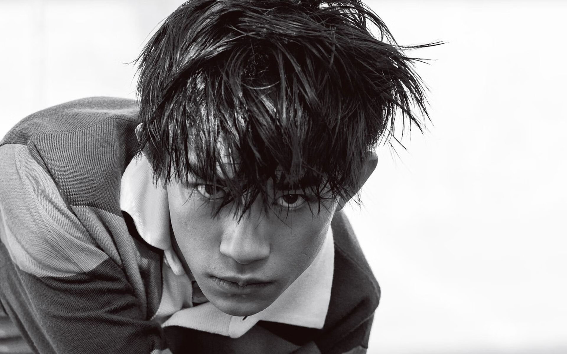 跨界合作将足球运动与艺术展演结合，创新体育文化表达，足球跨球基本技术要领