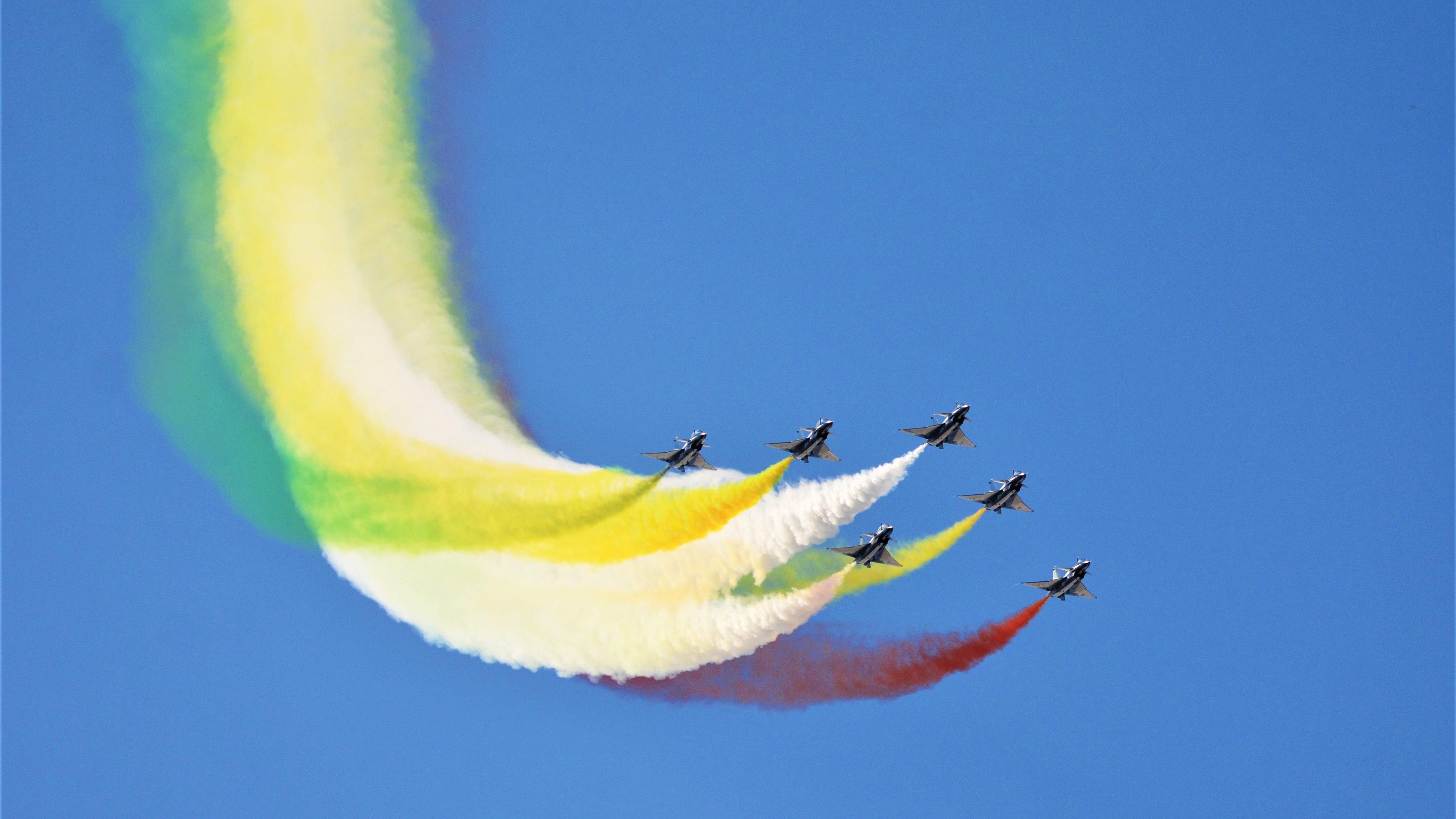 退役球员转型执教为中国篮球发展注入新鲜力量，退役的篮球运动员都在干嘛