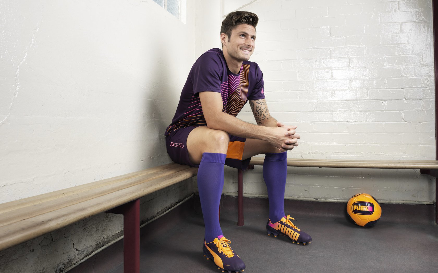 开云体育官网下载-大陆杯资格赛出现黑马球队挑战传统强队，大陆联赛足球